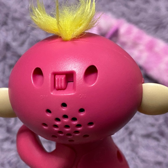 Fingerlings - Interactive Baby Monkey - Bella & - Picture 7 of 17